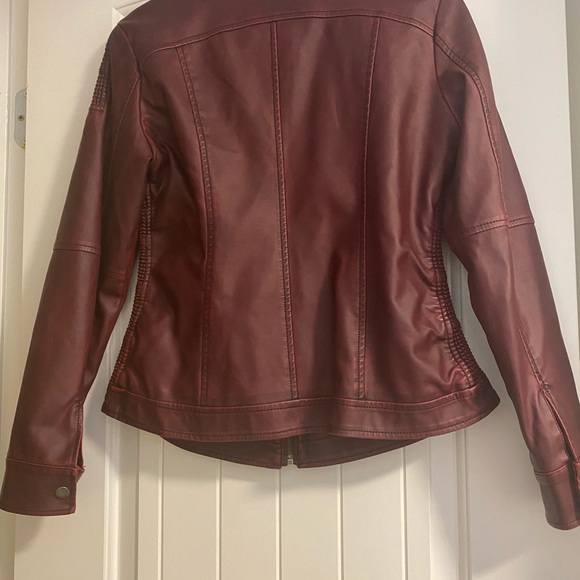 Yest Fashion burgundy jacket. Barely used - Picture 2 of 6